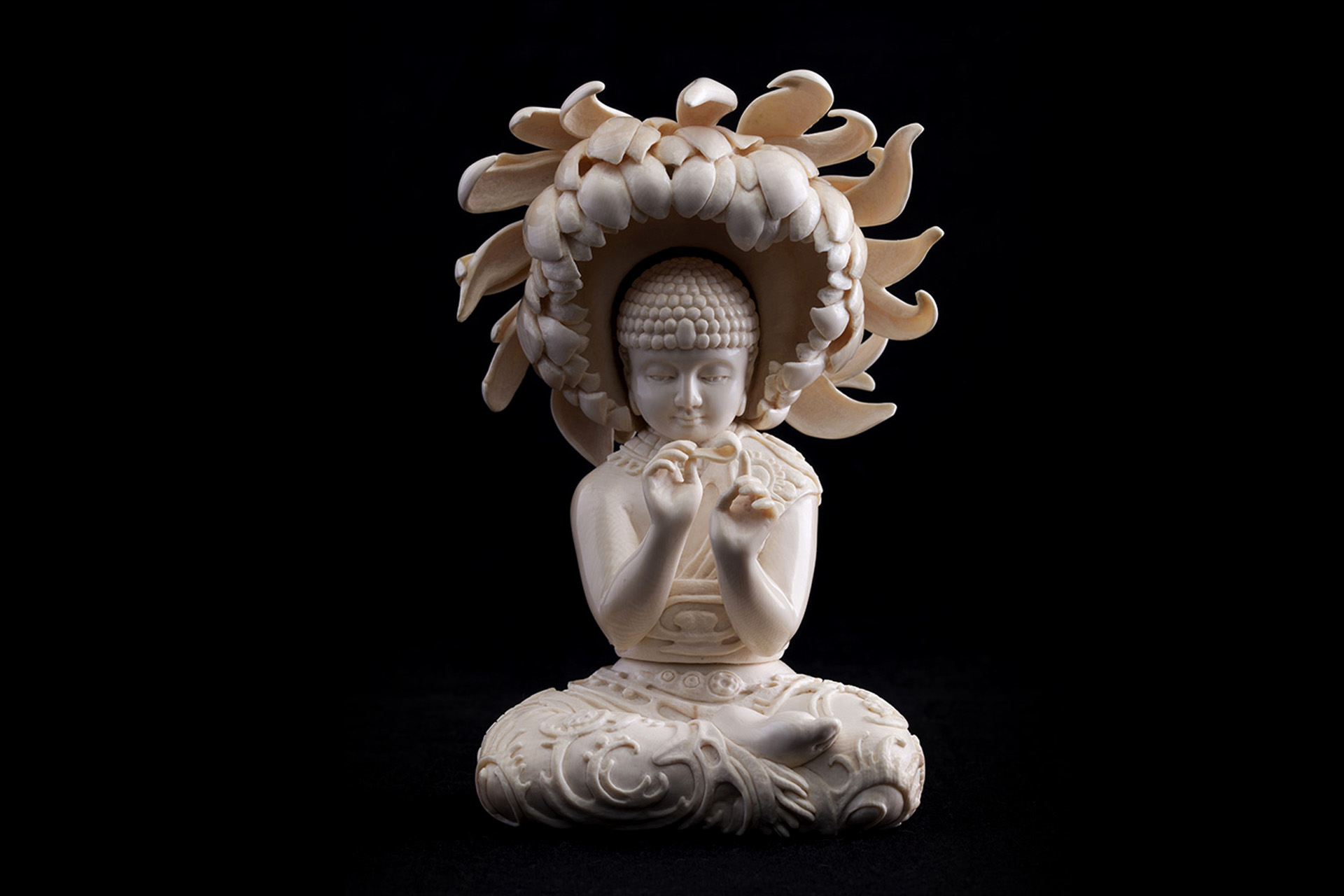 Скульптура из бивня мамонта Даниил и Татьяна Артюховы буддизм