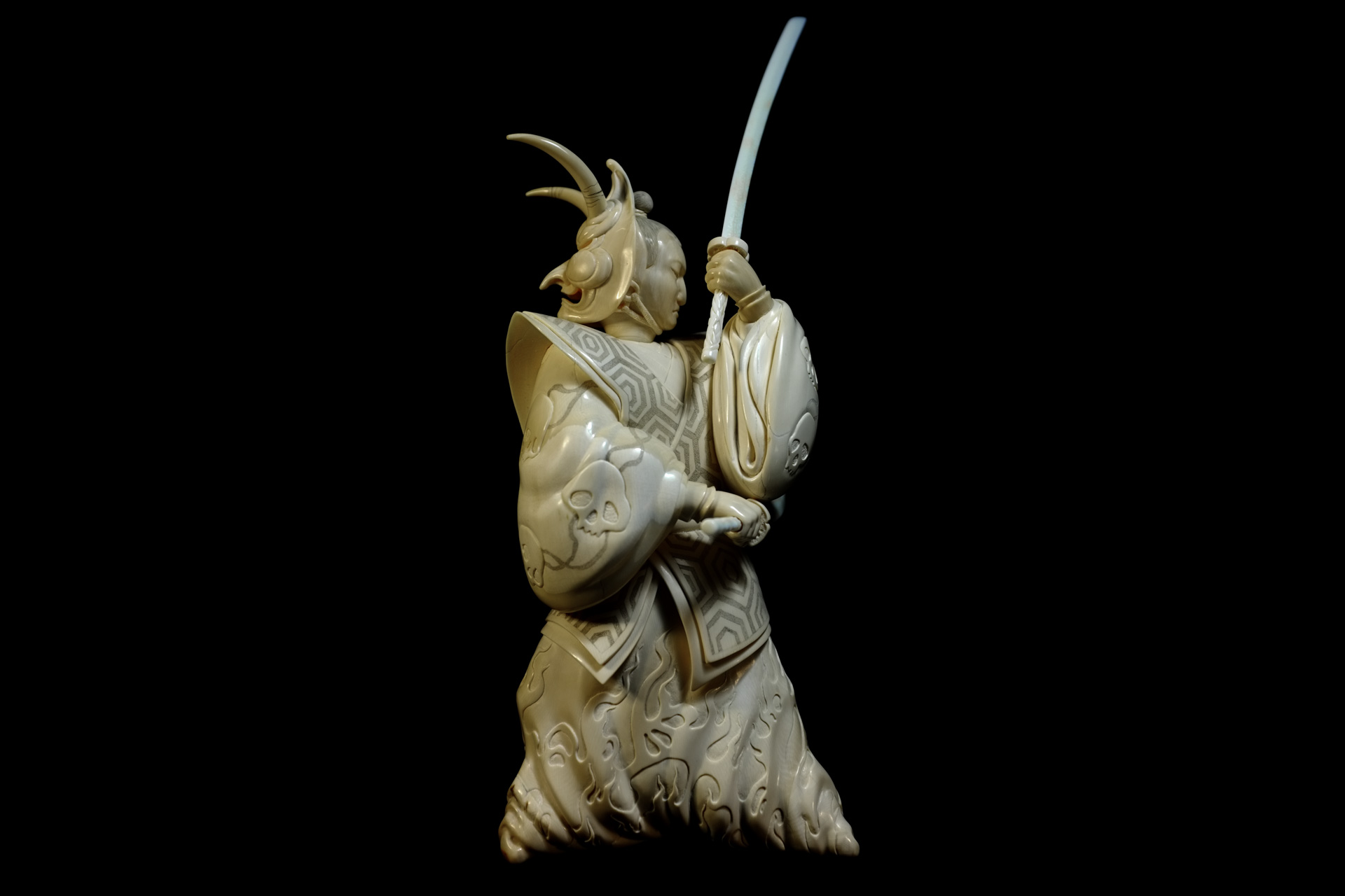 Скульптура из бивня мамонта Даниил и Татьяна Артюховы самурай япония