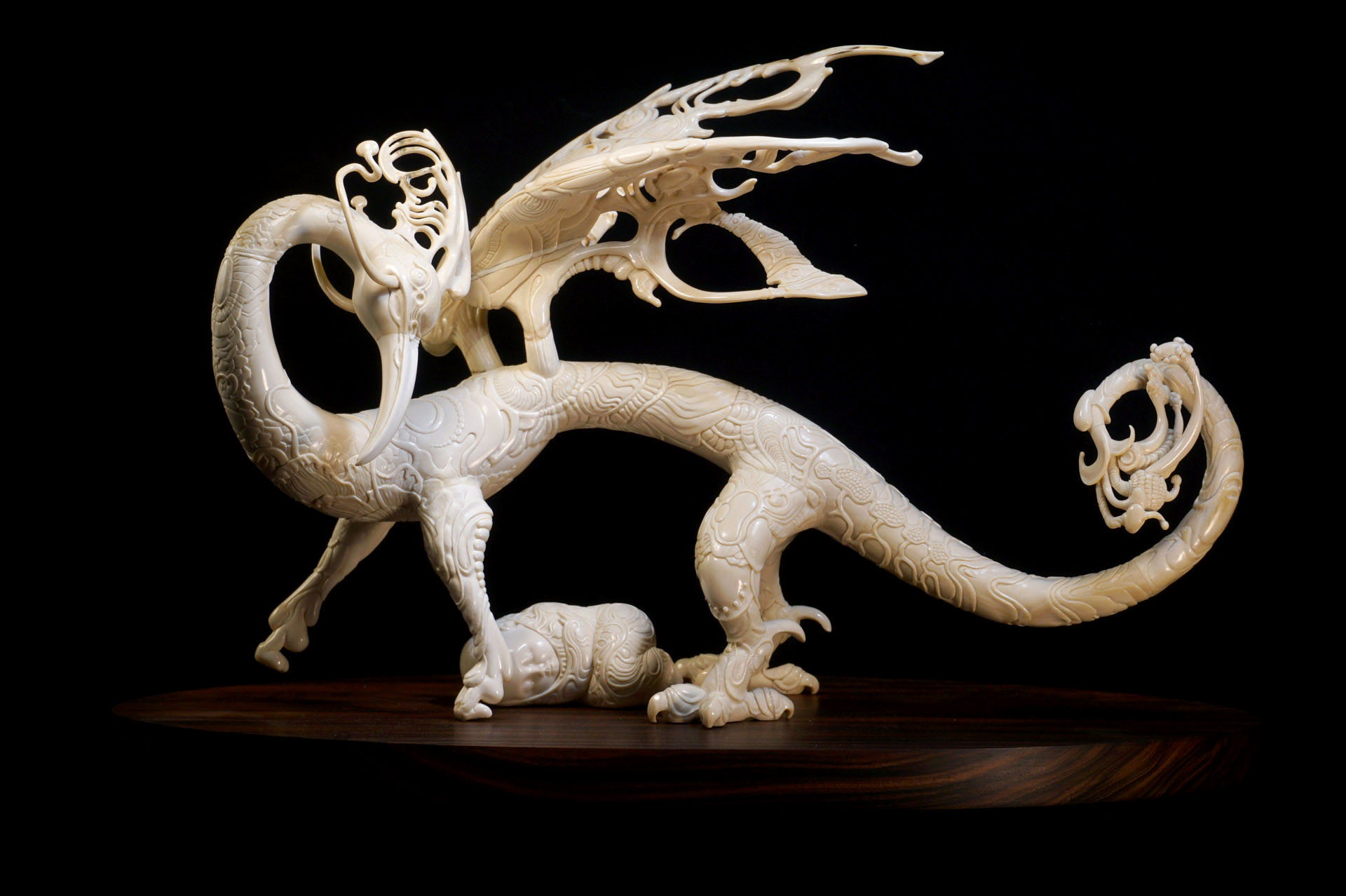 Скульптура из бивня мамонта Даниил и Татьяна Артюховы дракон