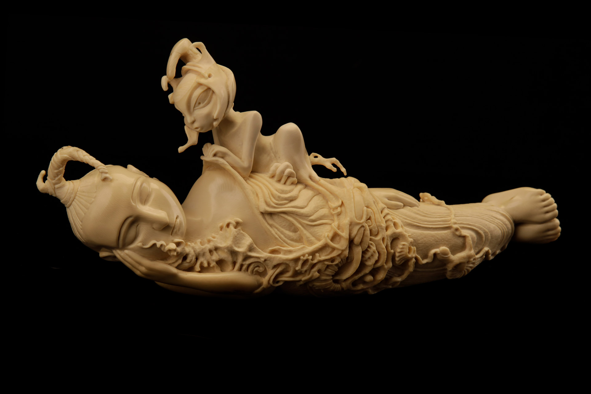 Скульптура из бивня мамонта Даниил и Татьяна Артюховы Как в лодке сна шаманизм