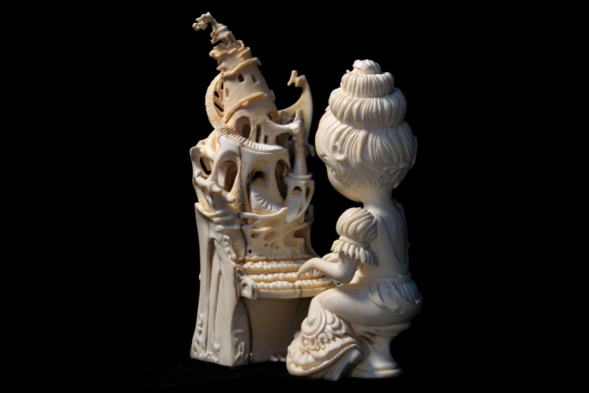 Скульптура из бивня мамонта Даниил и Татьяна Артюховы Старое пианино детство