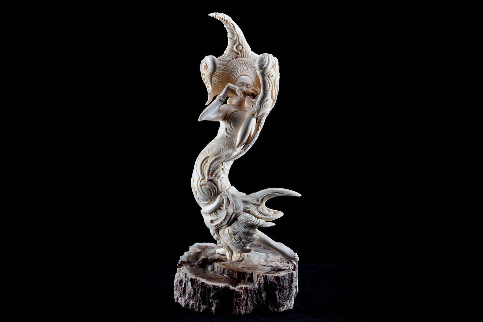 Скульптура из бивня мамонта Даниил и Татьяна Артюховы Резонанс шаманизм