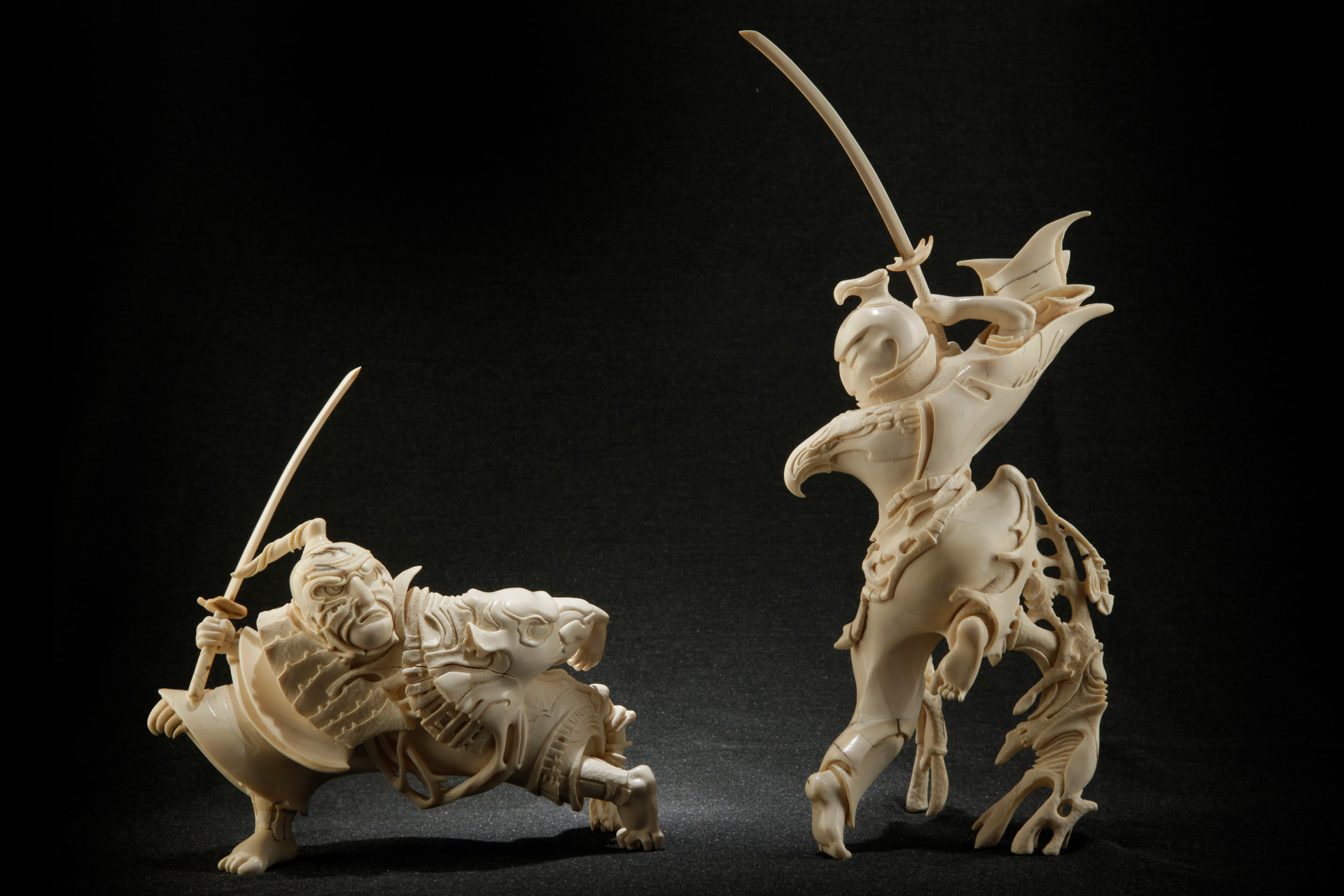 Скульптура из бивня мамонта Даниил и Татьяна Артюховы Полет орла прыжок тигра япония
