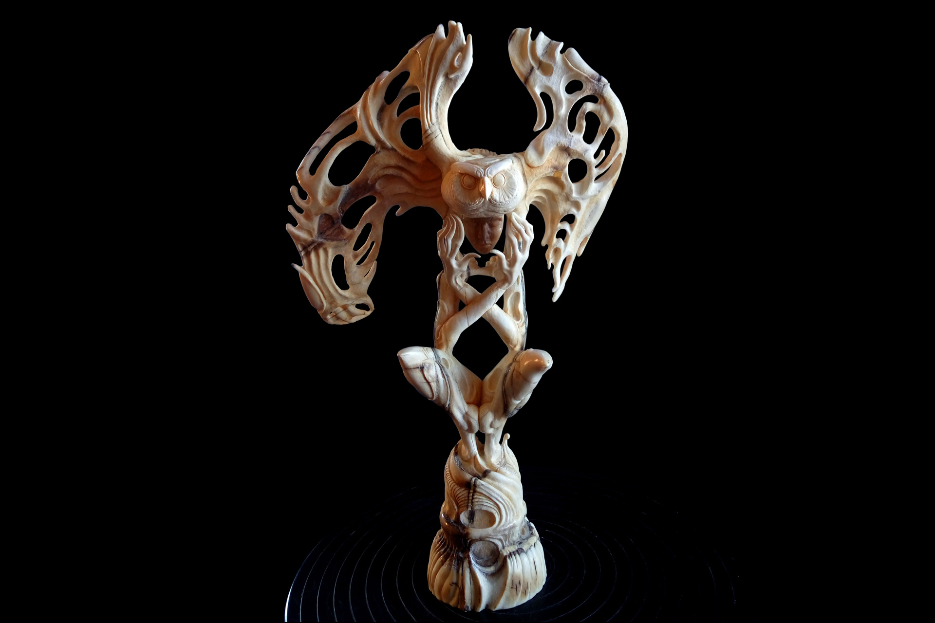 Скульптура из бивня мамонта Даниил и Татьяна Артюховы шаман пустоты